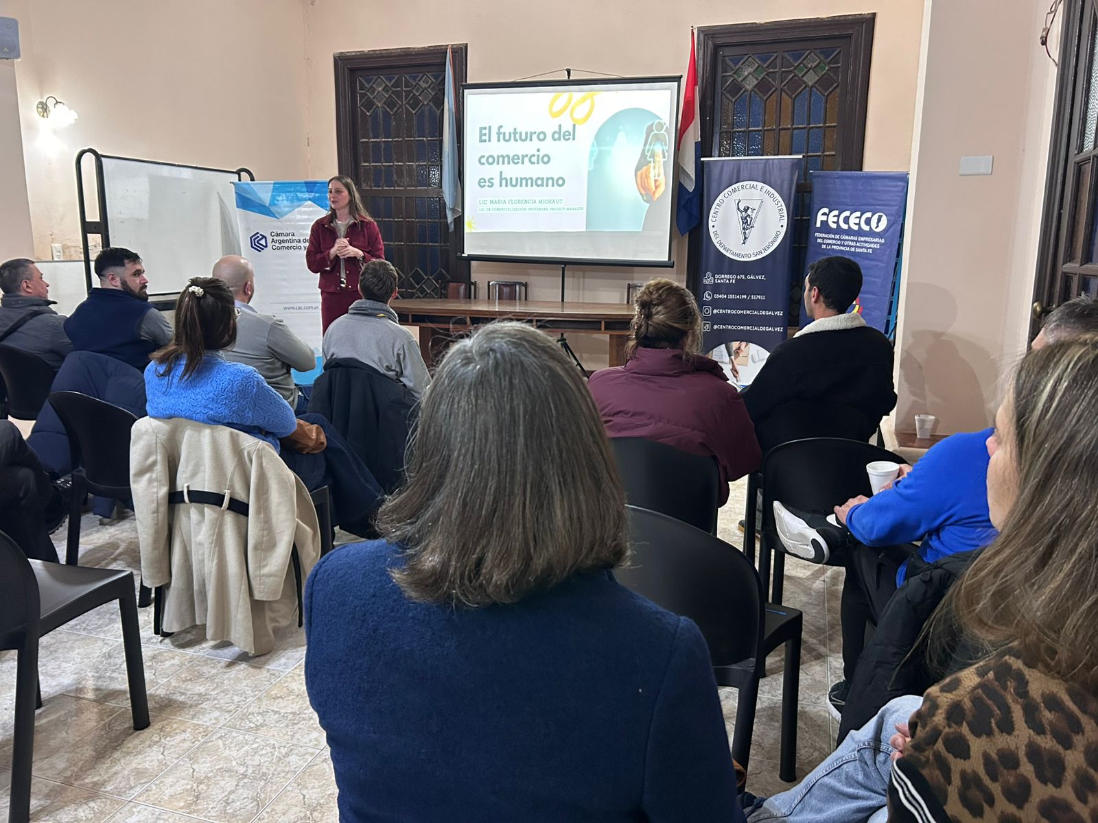 En este momento estás viendo “El futuro del comercio es humano”: Taller en el Centro Comercial de Gálvez