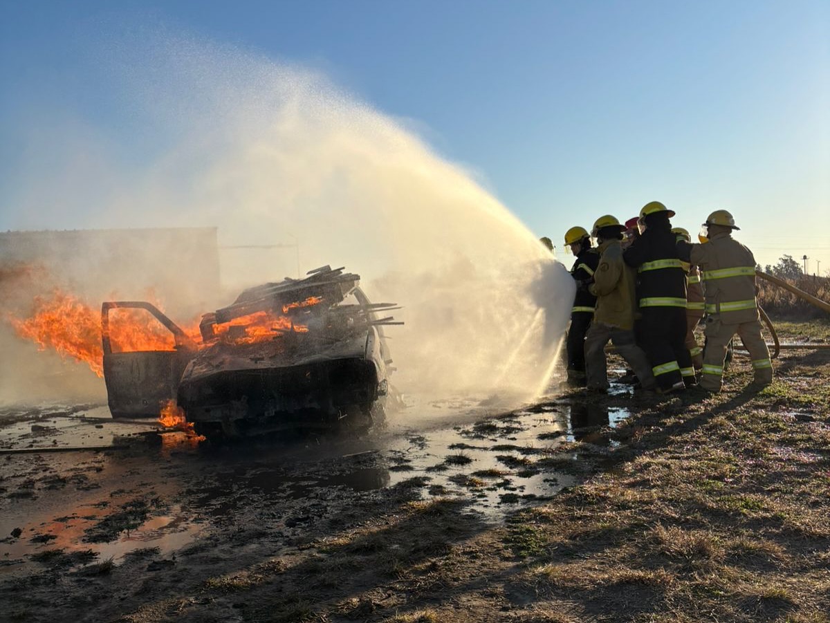 En este momento estás viendo Compartimos las imágenes de la jornada de capacitación de Bomberos Voluntarios de Galvéz