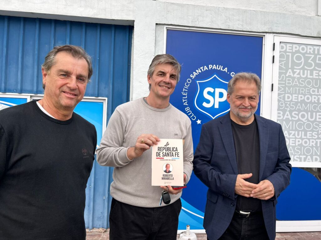 Lee más sobre el artículo Santa Paula recibió un reconocimiento por sus 90 años y la visita del diputado nacional Roberto Mirabella