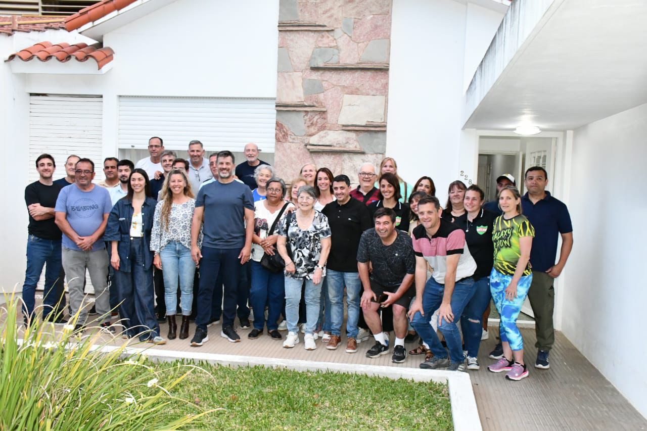 En este momento estás viendo 17 instituciones de Gálvez reunidas en la casa del Senado con proyectos para la ciudad