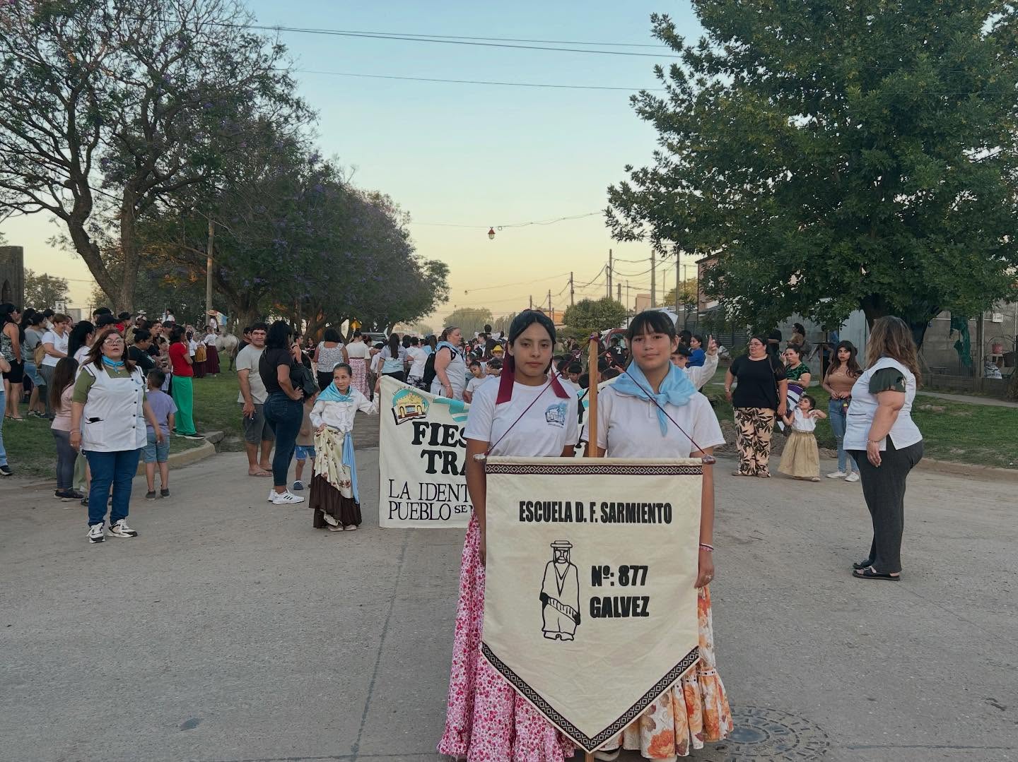 En este momento estás viendo La Escuela Nº 877 celebró su Fiesta de la Tradición con una caminata colmada de cultura y comunidad