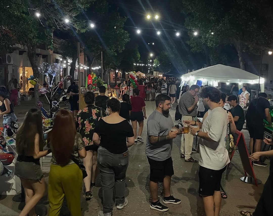 En este momento estás viendo Éxito total en la Gran Noche de Gálvez: una ciudad colmada, comercio en movimiento y fuerte trabajo conjunto