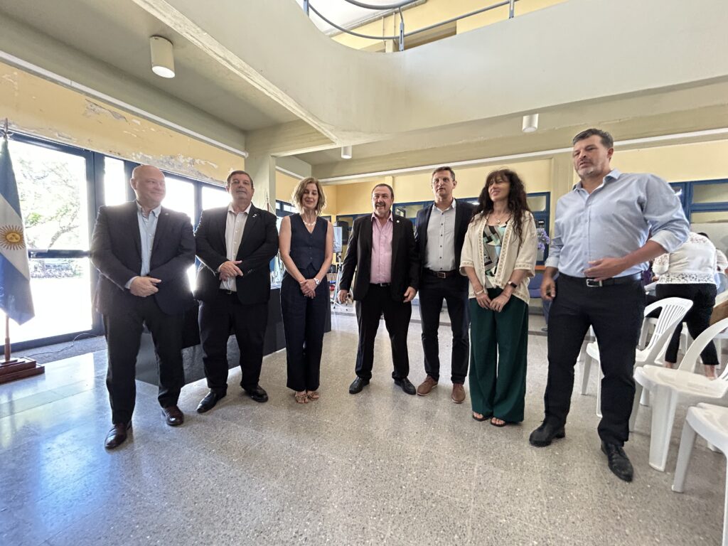 Lee más sobre el artículo El Centro Universitario Gálvez inauguró un Aula Híbrida, sumó equipamiento científico y firmó convenios con hospitales