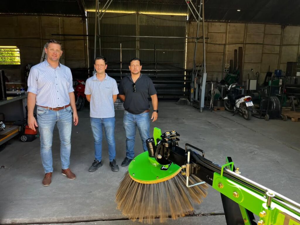 Lee más sobre el artículo SE PRESENTÓ UNA NUEVA BARREDORA DE CORDÓN CUNETA DISEÑADA JUNTO AL SECTOR PRIVADO