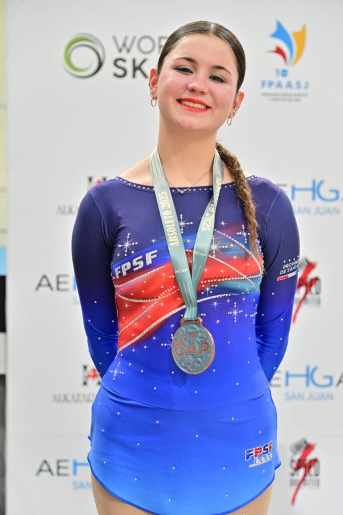 Lee más sobre el artículo Aylin Mirassou hace historia: primera patinadora galvense seleccionada para la Copa Orlando