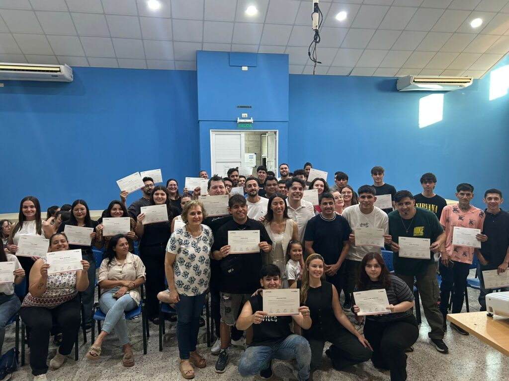 Lee más sobre el artículo Más de 55 certificados entregados en el Ce.Fo.Se: robótica y simulación 3D, ingreso al sector productivo y electricidad domiciliaria