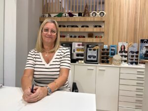 Ópticas suspenden la atención a afiliados de PAMI y crece la preocupación en Gálvez