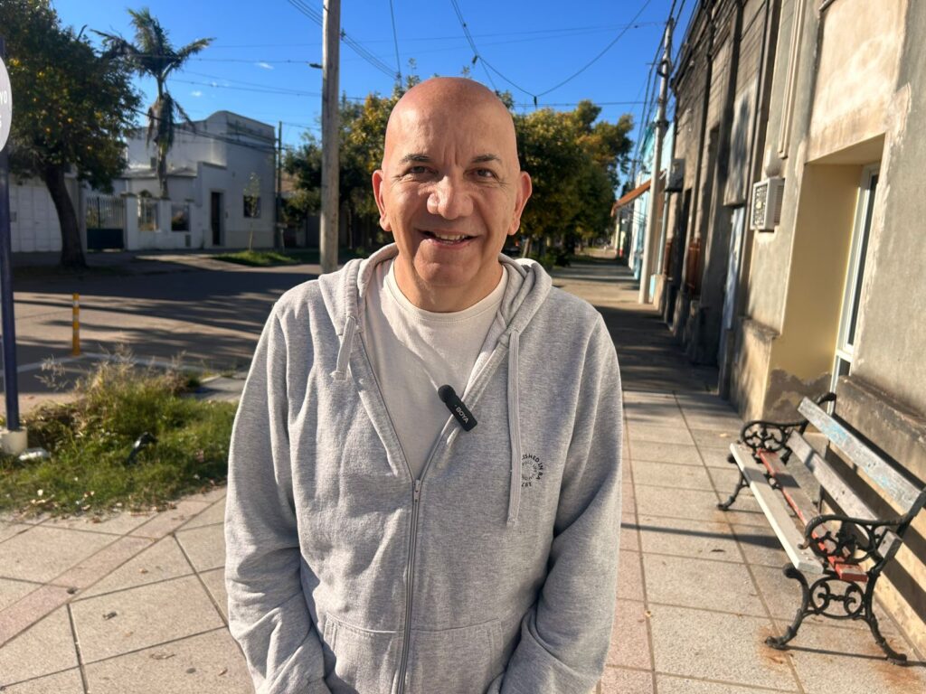 Lee más sobre el artículo Teatro en Gálvez: éxito y gran convocatoria para “Se me murió entre los brazos”