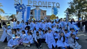 Emotiva Promesa de Lealtad a la Bandera de alumnos de 4° grado en Gálvez