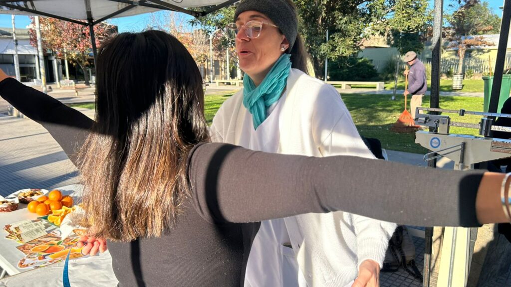 Lee más sobre el artículo Jornada de prevención y concientización sobre la diabetes reunió a instituciones y vecinos en la plaza