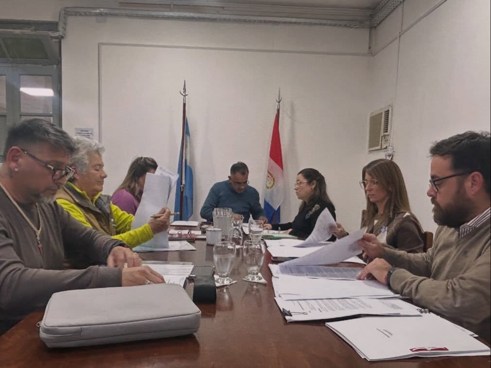 Concejo Municipal de Gálvez: aprobaron el doble estacionamiento permanente, avanzan proyectos de modernización y comenzó el receso invernal