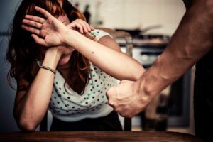 Gálvez: condenaron a seis años de prisión a un hombre por mantener cautiva y golpear a su pareja embarazada