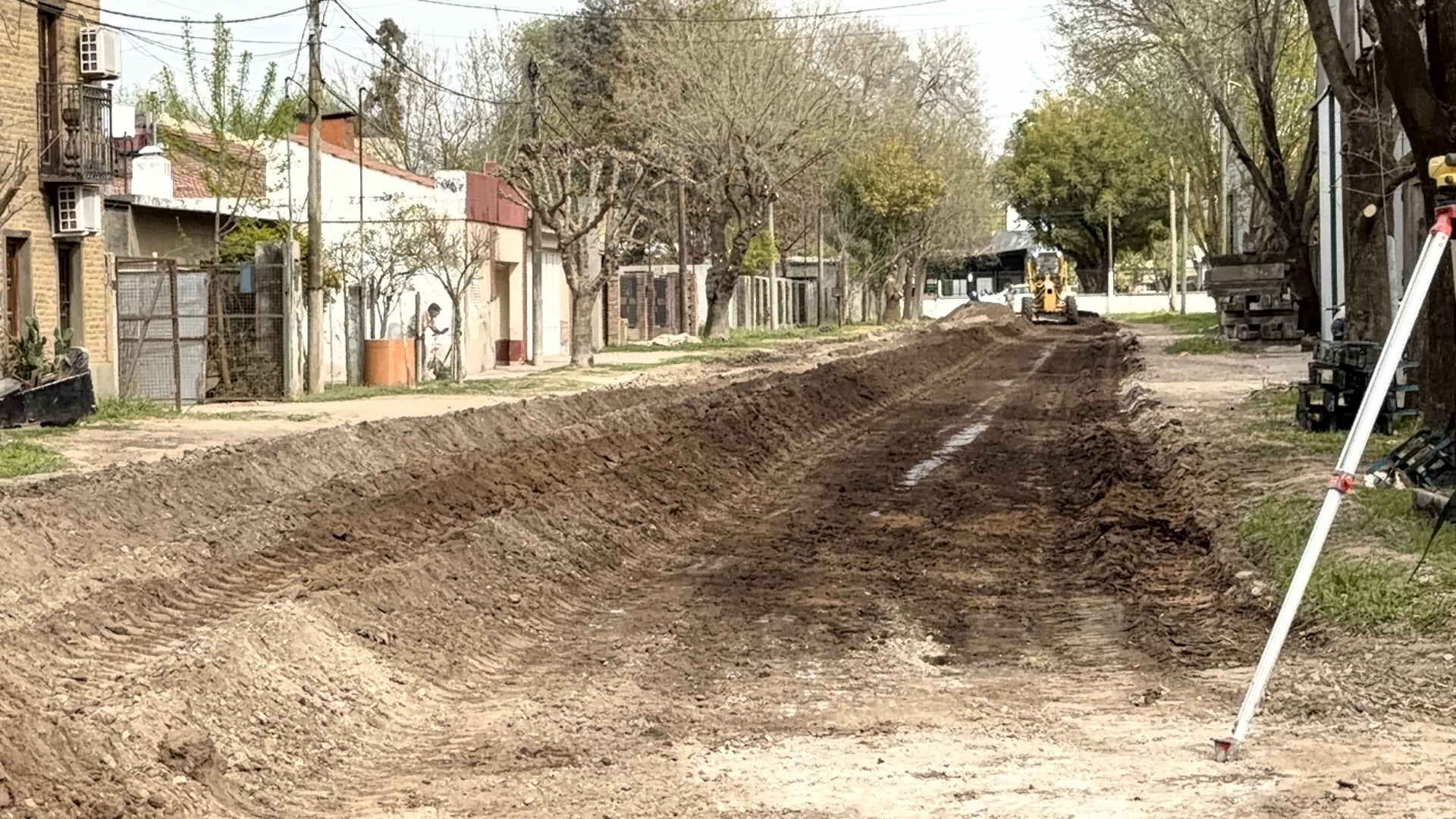 GÁLVEZ CONTINÚA CON LAS OBRAS DE CORDÓN CUNETA Y ESTABILIZADO GRANULAR