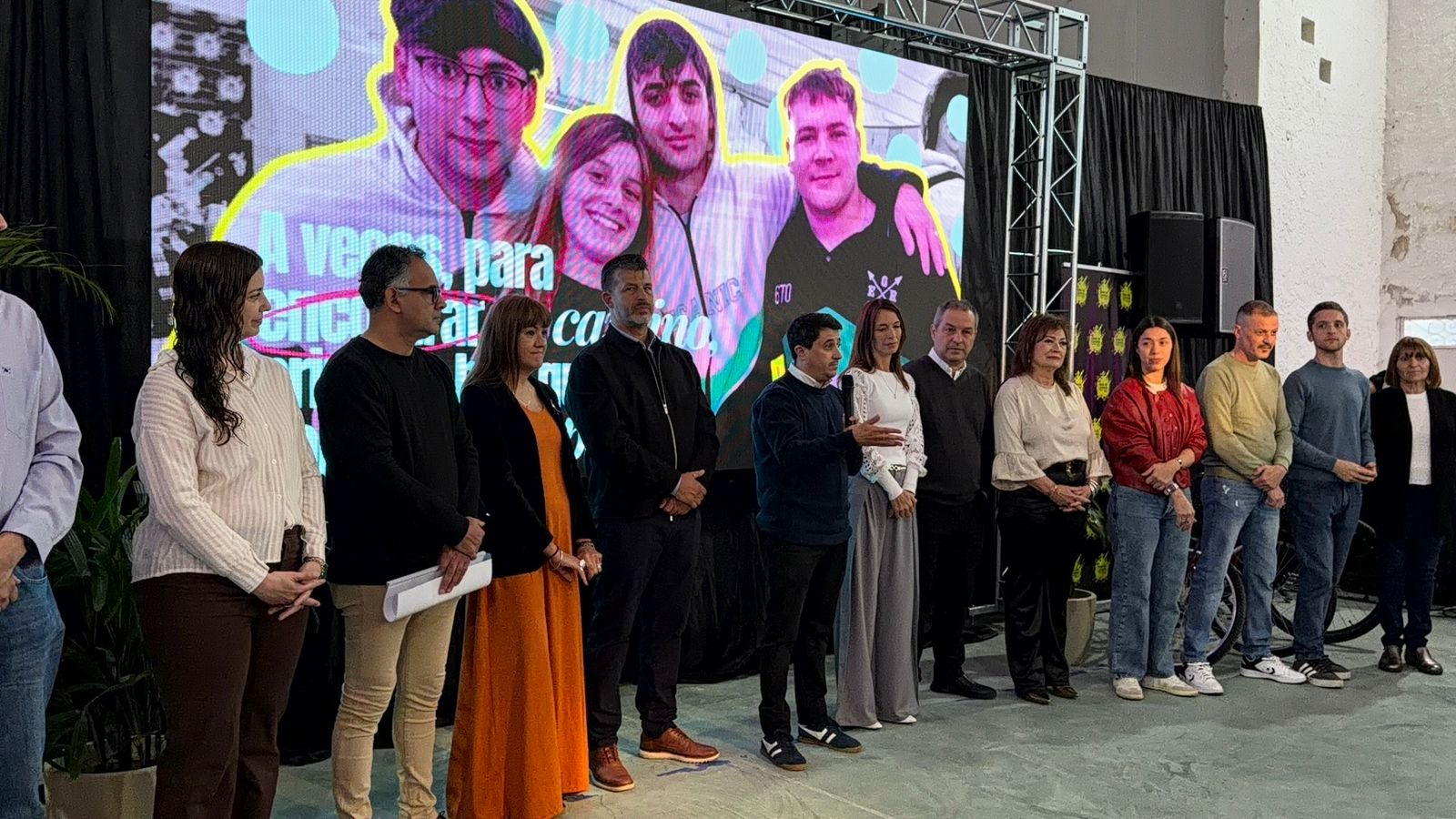Gálvez: comenzó la 8ª Feria de Carreras, Cursos y Oficios con más de 40 expositores