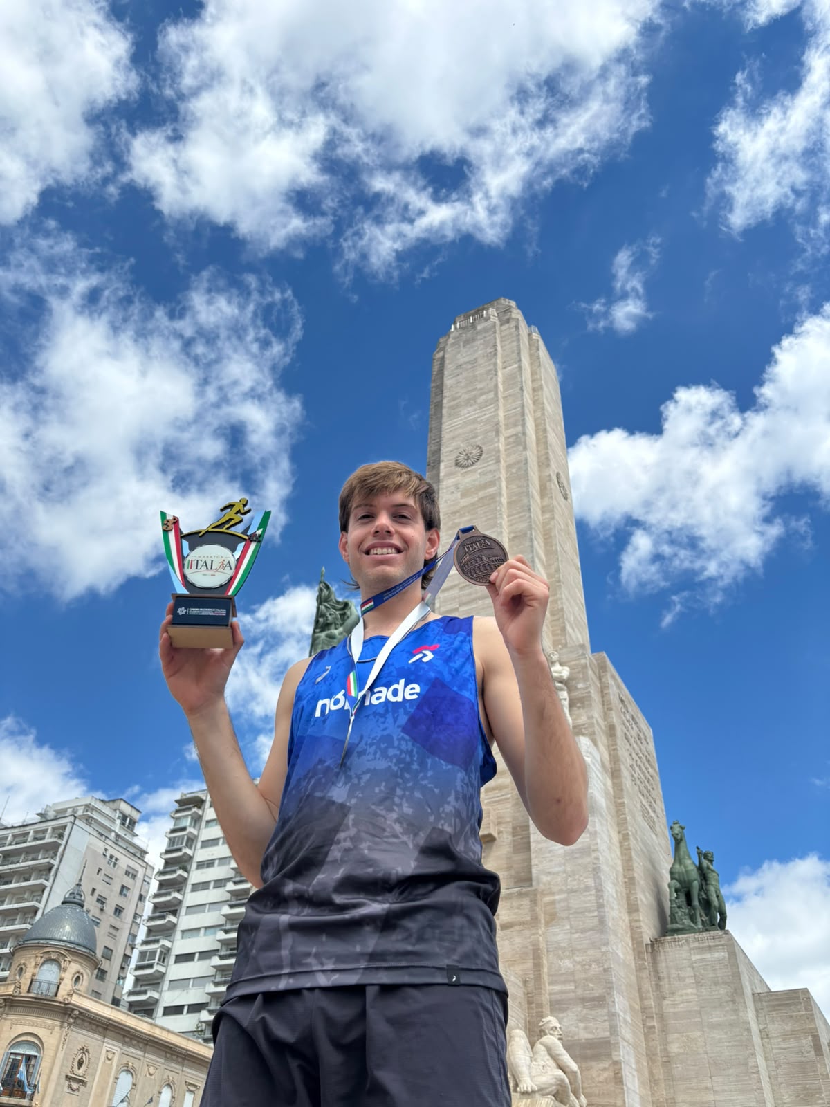 Ignacio Badio logró el tercer puesto en la Maratón de Italia en Rosario y Ramiro Arias también se destacó